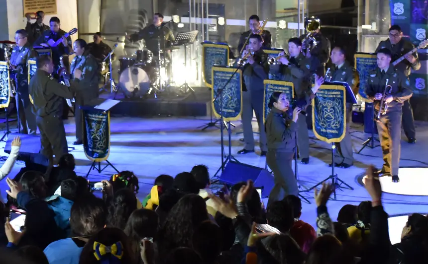 Ven a Cantar y Bailar con la Banda Instrumental de la Escuela de Carabineros